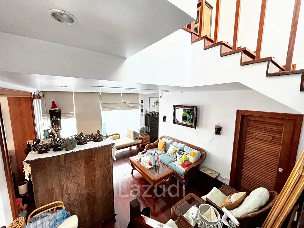 6 Bed 4 Bath 800 SQ.M House for sale in Ekkamai