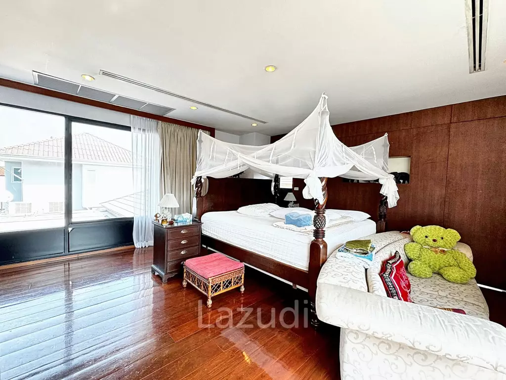 6 Bed 4 Bath 800 SQ.M House for sale in Ekkamai