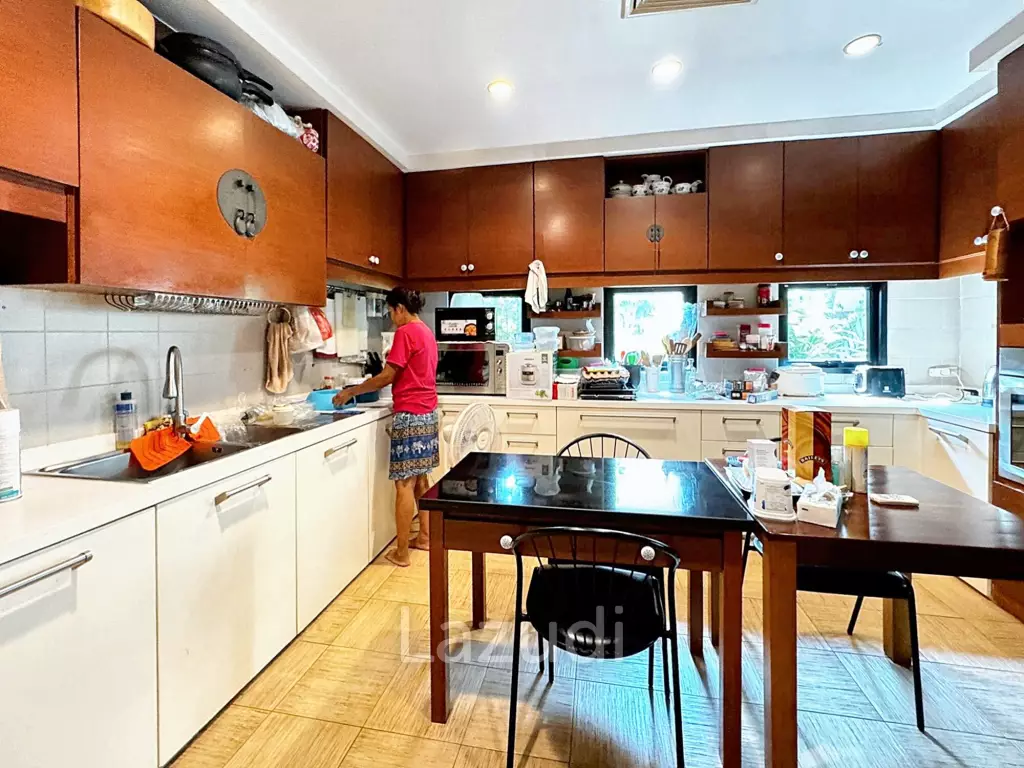 6 Bed 4 Bath 800 SQ.M House for sale in Ekkamai