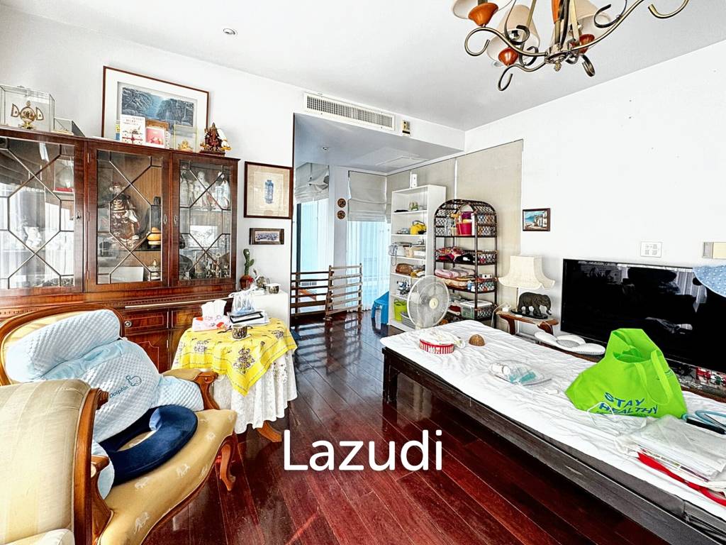 6 Bed 4 Bath 800 SQ.M House for sale in Ekkamai