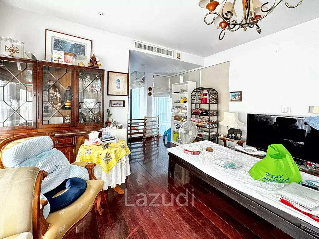 6 Bed 4 Bath 800 SQ.M House for sale in Ekkamai