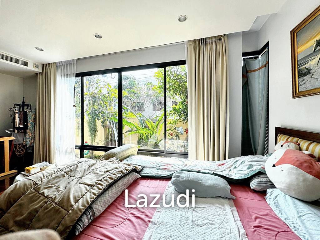 6 Bed 4 Bath 800 SQ.M House for sale in Ekkamai