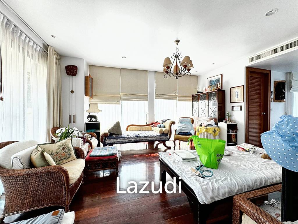 6 Bed 4 Bath 800 SQ.M House for sale in Ekkamai
