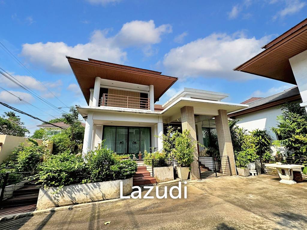 6 Bed 4 Bath 800 SQ.M House for sale in Ekkamai