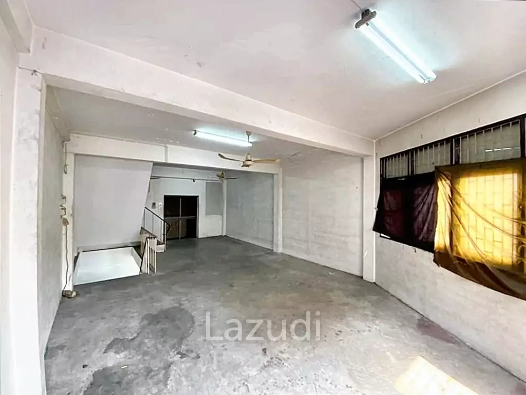 Shophouse for rent in Samphanthawong.