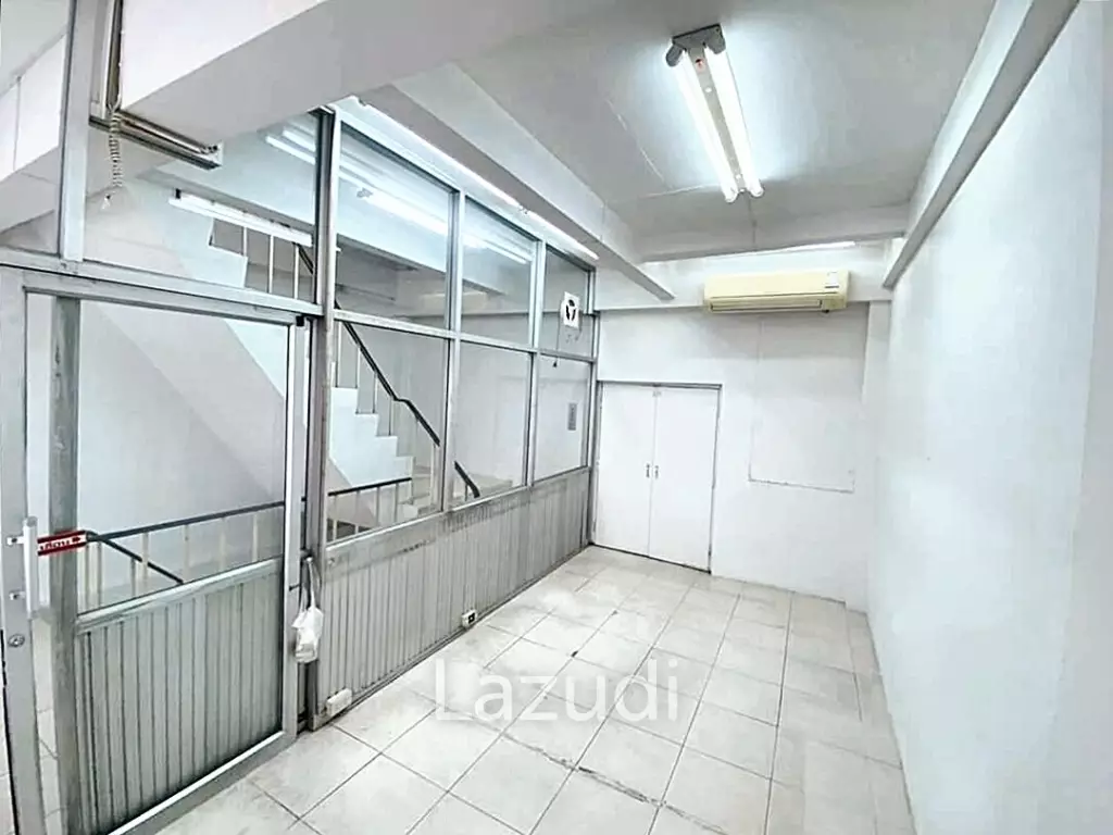 Shophouse for rent in Samphanthawong.