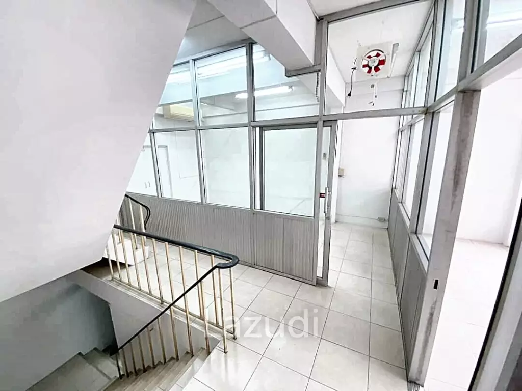 Shophouse for rent in Samphanthawong.