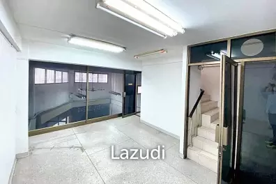 Shophouse for rent in Samphanthawong.