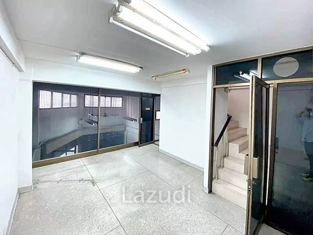 Shophouse for rent in Samphanthawong.