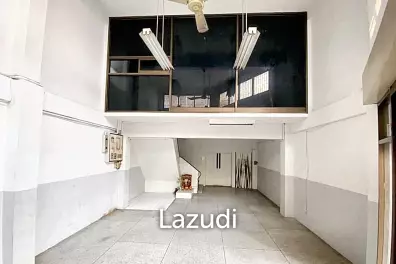 Shophouse for rent in Samphanthawong.