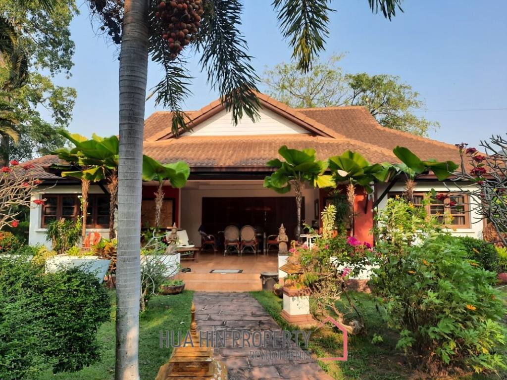 Khao Tao: Resort with sense of freedom on a large piece of land
