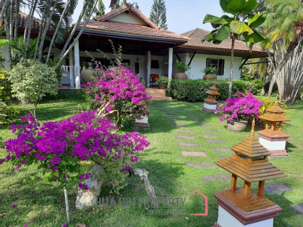 Khao Tao: Resort with sense of freedom on a large piece of land