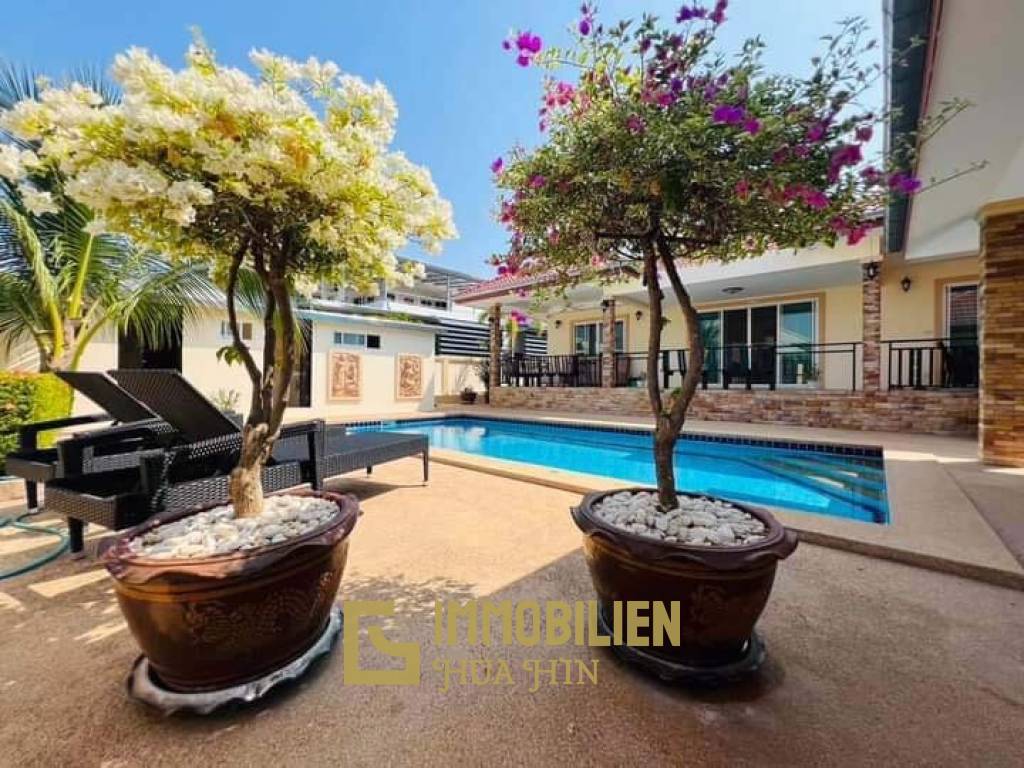 3 Bedrooms Pool Villa For Sale in Cha -Am