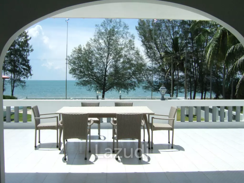 Thongsai waterfront Palace 5 Bed at Bang Saphan