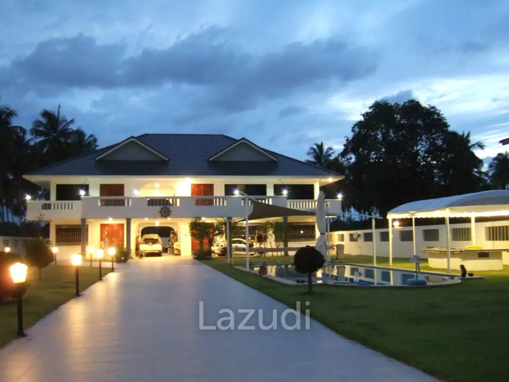 Thongsai waterfront Palace 5 Bed at Bang Saphan