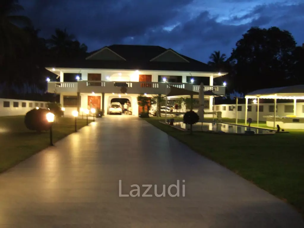 Thongsai waterfront Palace 5 Bed at Bang Saphan