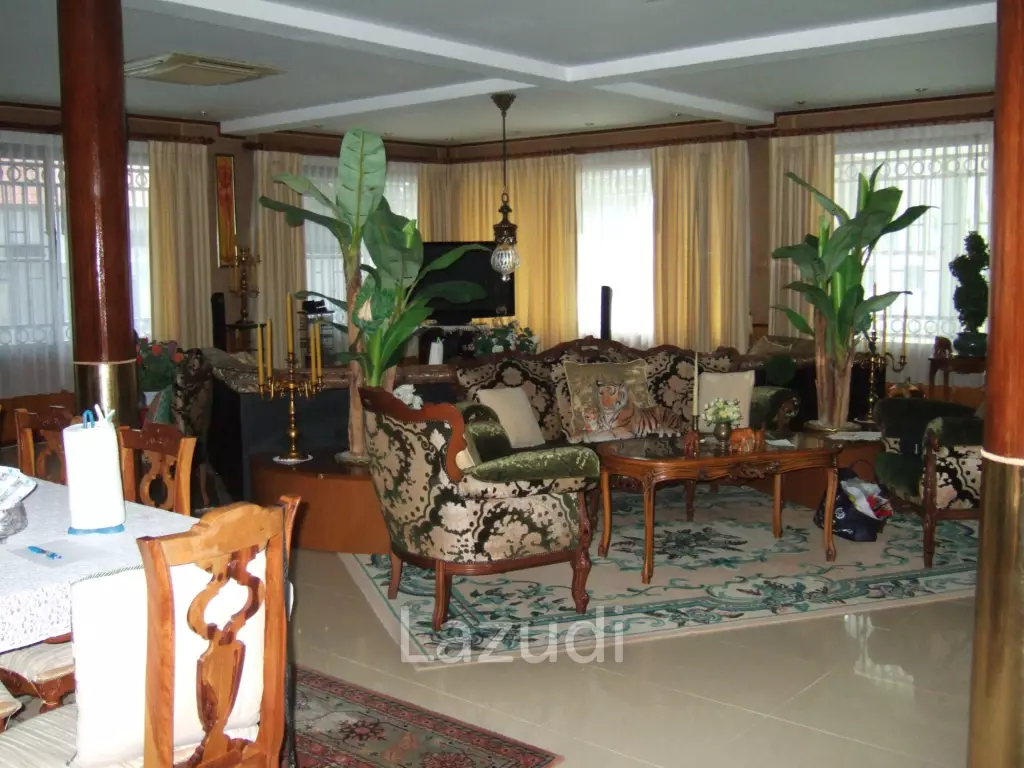 Thongsai waterfront Palace 5 Bed at Bang Saphan