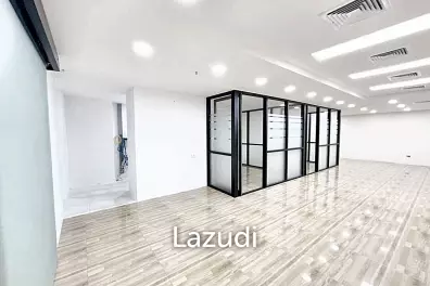 Luxurious Office Space in Phayathai Plaza, Bangkok
