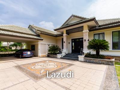 BLACK MOUNTAIN : Stunning Luxurious 4 Bed on the Golf course