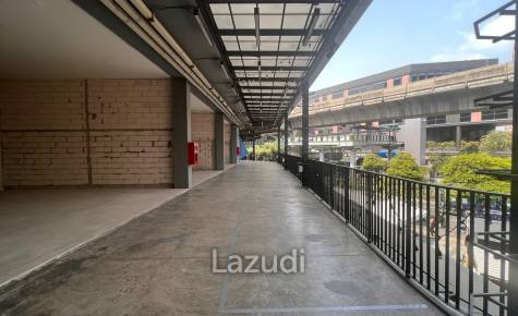 Ultra Versataile Retail Space in Watthana, Bangkok