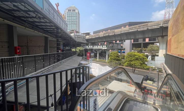 Ultra Versataile Retail Space in Watthana, Bangkok