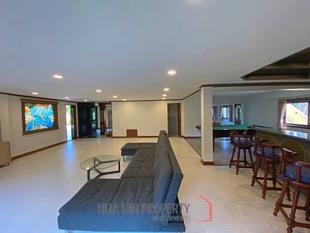 City Center 4 Bed Pool Villa on 1 Rai Land For Sale Hua Hin