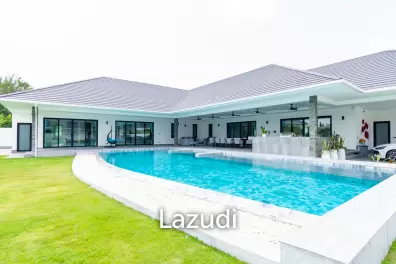 PARKLAND VILLA : Modern 4 Bed Pool Villa with big land plot