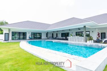 PARKLAND VILLAS : Modern 4 Bed Pool Villa with big land plot