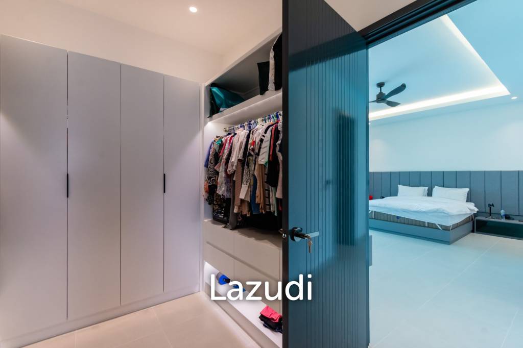 PARKLAND VILLAS : Modern 4 Bed Pool Villa with big land plot