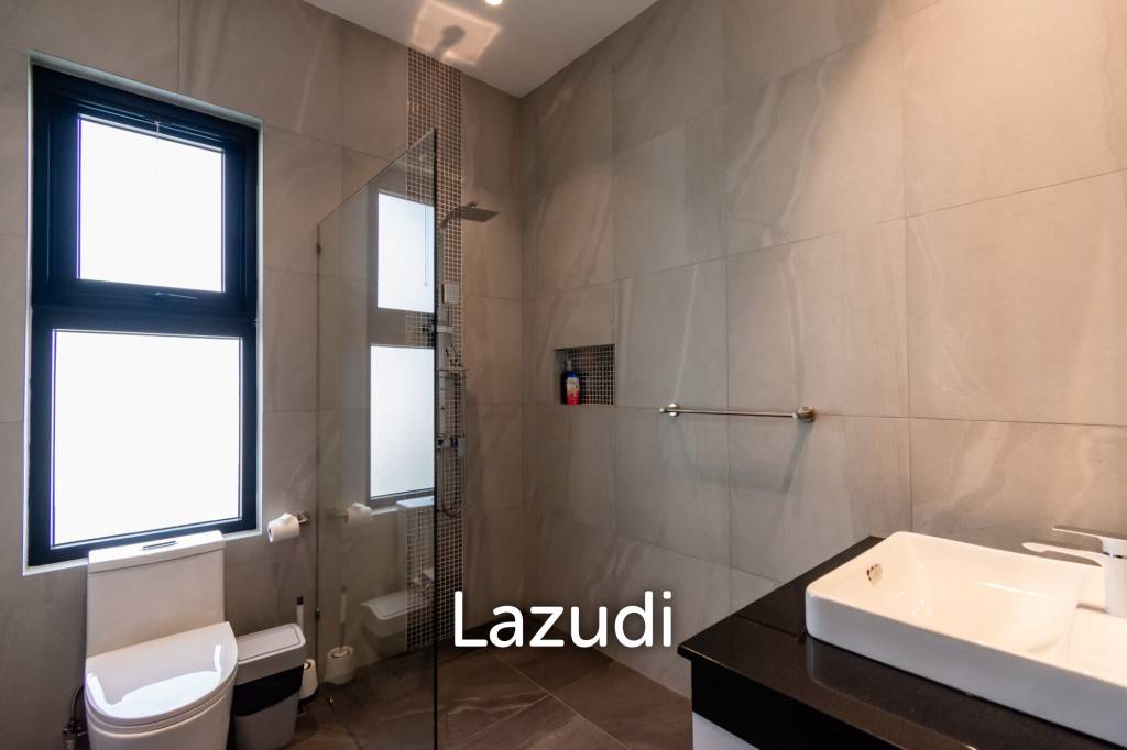 PARKLAND VILLAS : Modern 4 Bed Pool Villa with big land plot