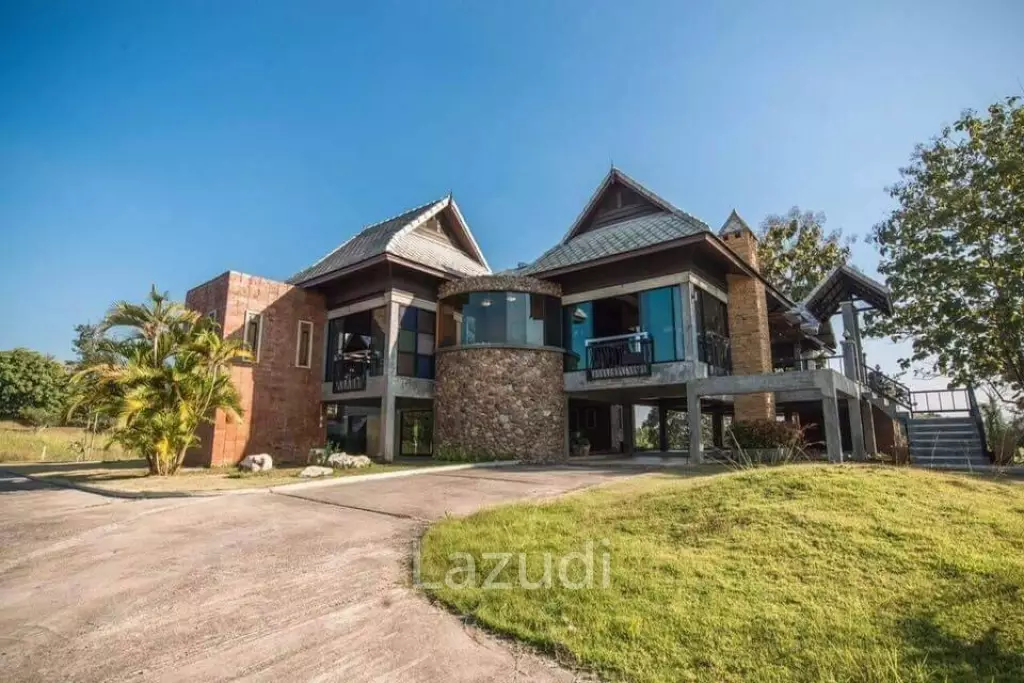 Private Villa on the hill in Chiangmai on 25Rais mountain view for SALE