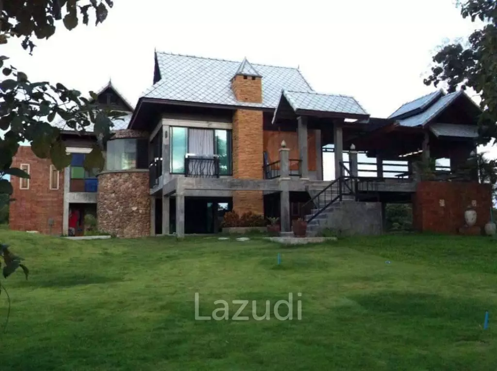 Private Villa on the hill in Chiangmai on 25Rais mountain view for SALE