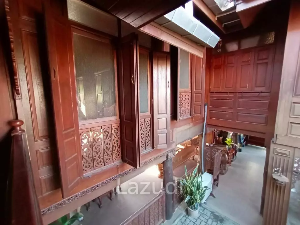 Thai Traditional House in the Central of Chiangmai, 5 bedrooms for SALE