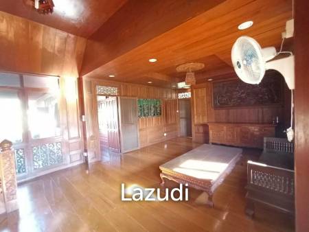 Thai Traditional House in the Central of Chiangmai, 5 bedrooms for SALE