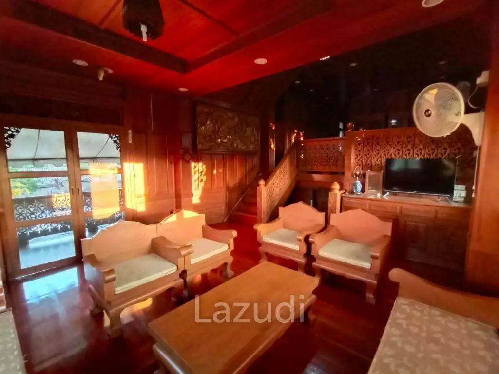 Thai Traditional House in the Central of Chiangmai, 5 bedrooms for SALE