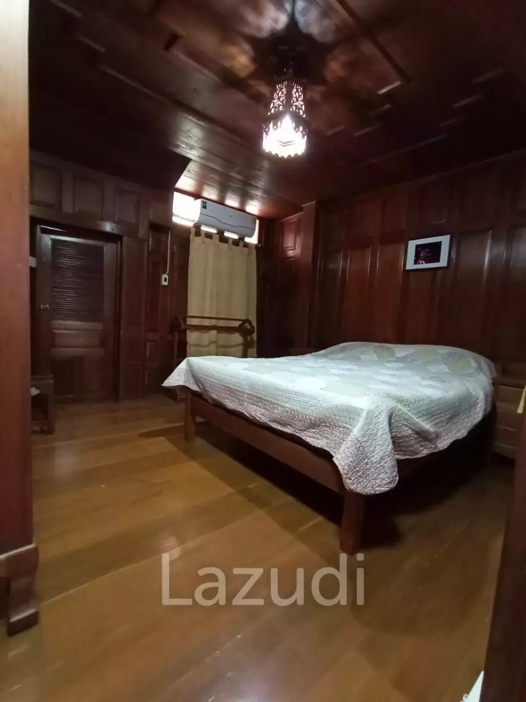 Thai Traditional House in the Central of Chiangmai, 5 bedrooms for SALE