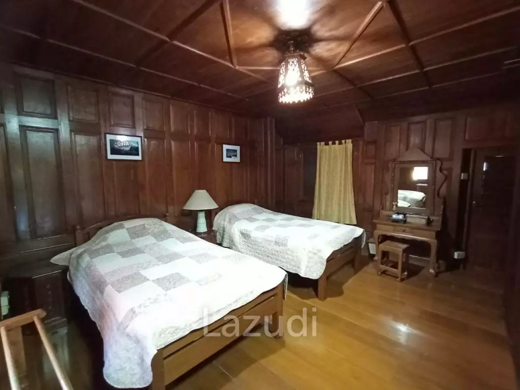 Thai Traditional House in the Central of Chiangmai, 5 bedrooms for SALE