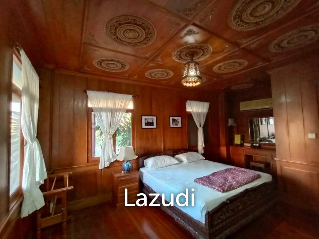 Thai Traditional House in the Central of Chiangmai, 5 bedrooms for SALE