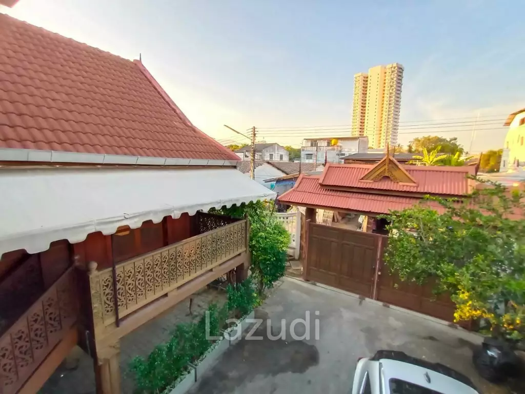 Thai Traditional House in the Central of Chiangmai, 5 bedrooms for SALE