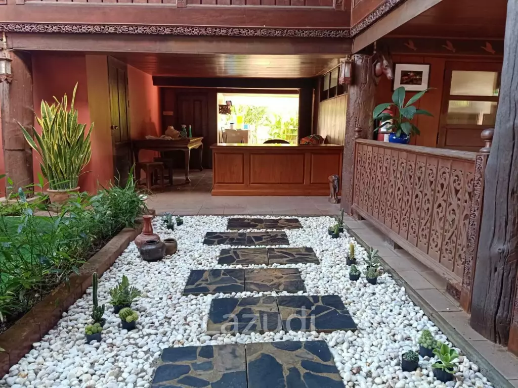 Thai Traditional House in the Central of Chiangmai, 5 bedrooms for SALE