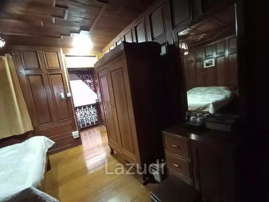 Thai Traditional House in the Central of Chiangmai, 5 bedrooms for SALE