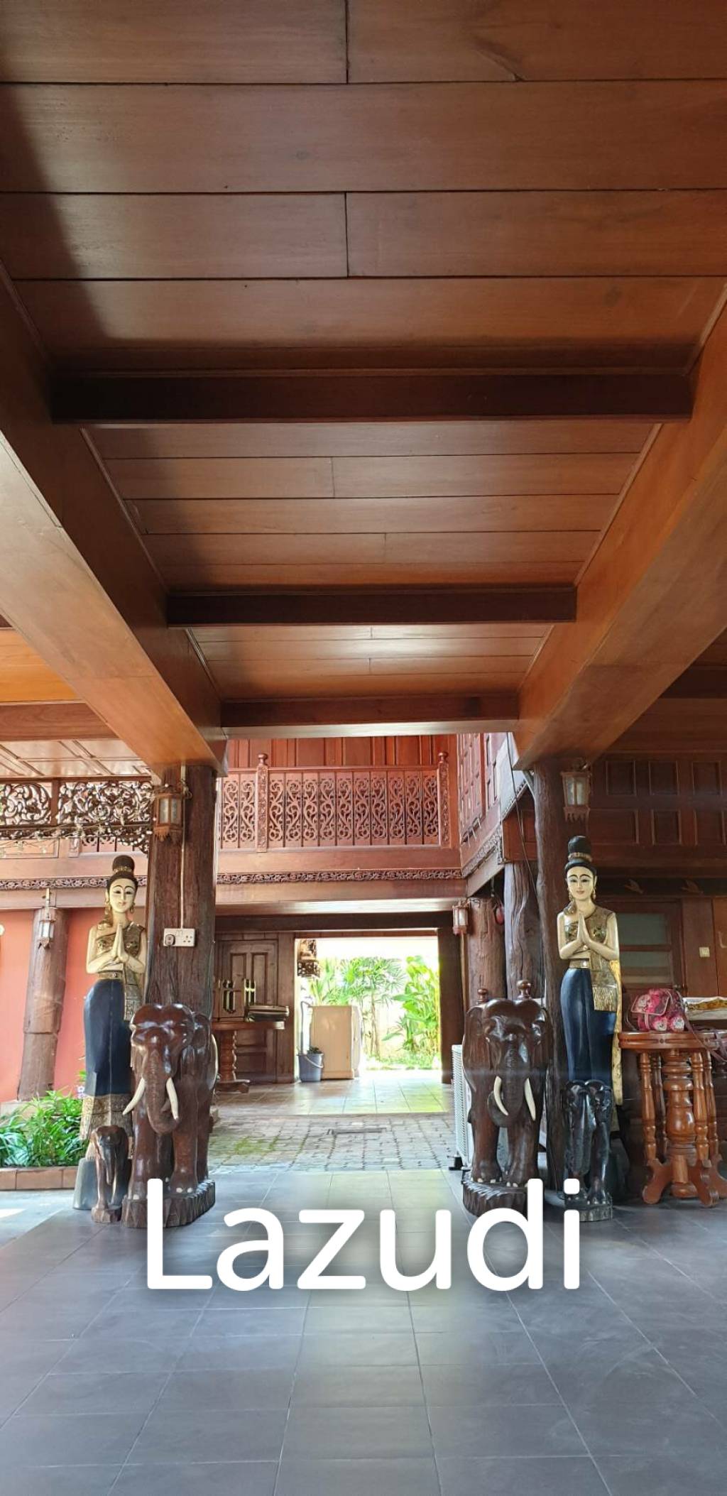 Thai Traditional House in the Central of Chiangmai, 5 bedrooms for SALE