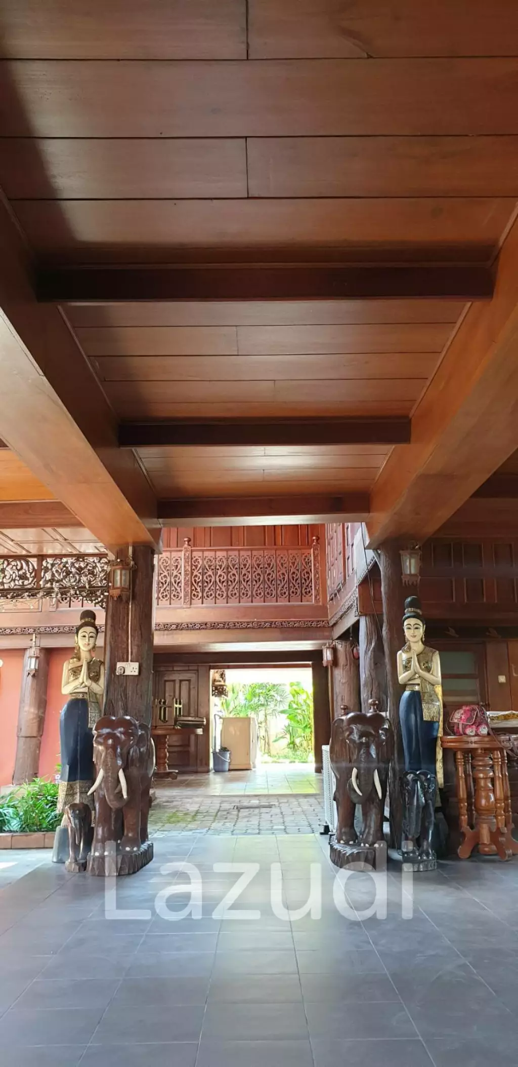 Thai Traditional House in the Central of Chiangmai, 5 bedrooms for SALE