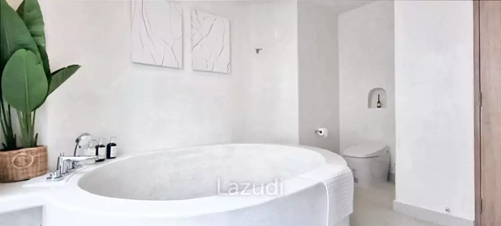 7 Beds 8 Baths 800 SQ.M. Luxury Pool Villa Na Jomtien