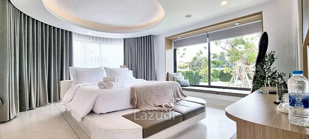 7 Beds 8 Baths 800 SQ.M. Luxury Pool Villa Na Jomtien