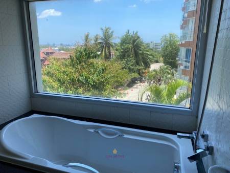 Spacious 2-Bedroom in Chic Condo near Karon Beach