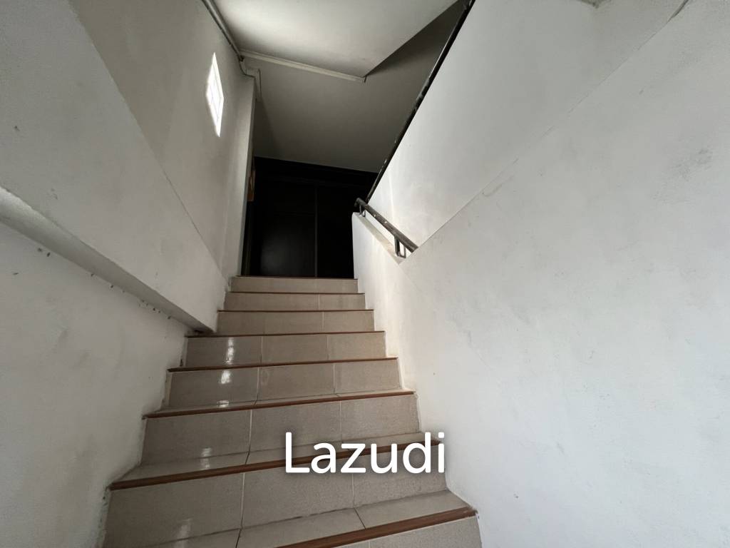 ขายตึก 3 ชั้น 7 ห้องนอน ทำเลดีในตัวเมืองเชียงราย