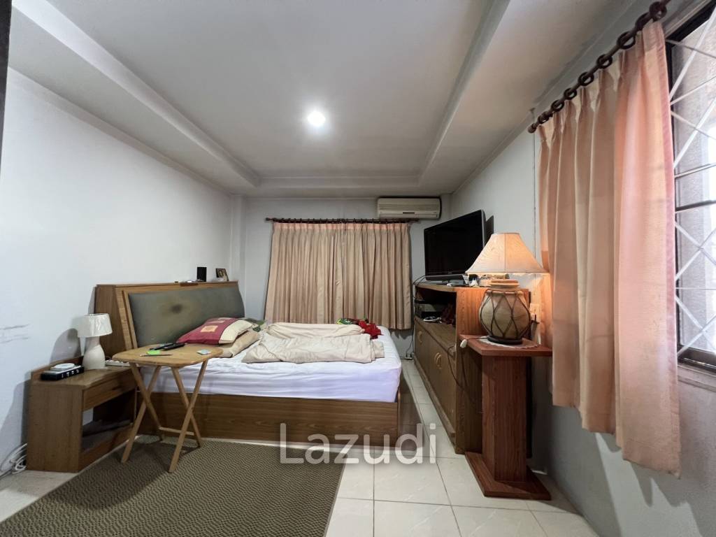 Nice Location 3 Storey Building For Sale in Chiang Rai City