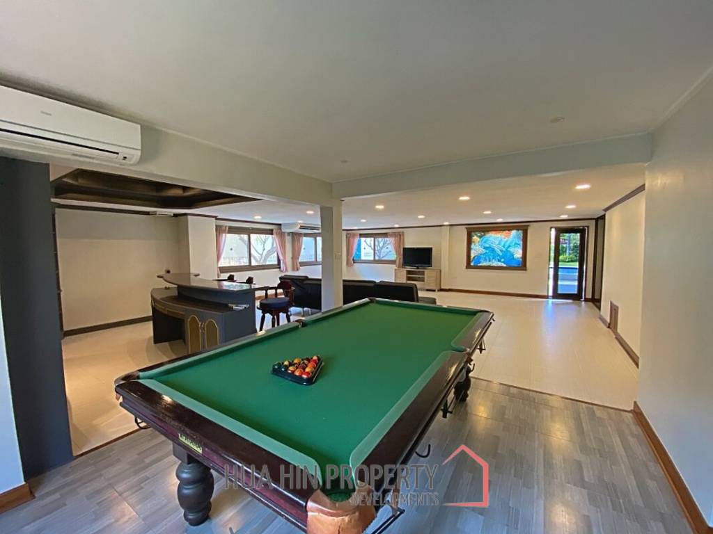 City Center 4 Bed Pool Villa on 1 Rai Land For Sale Hua Hin