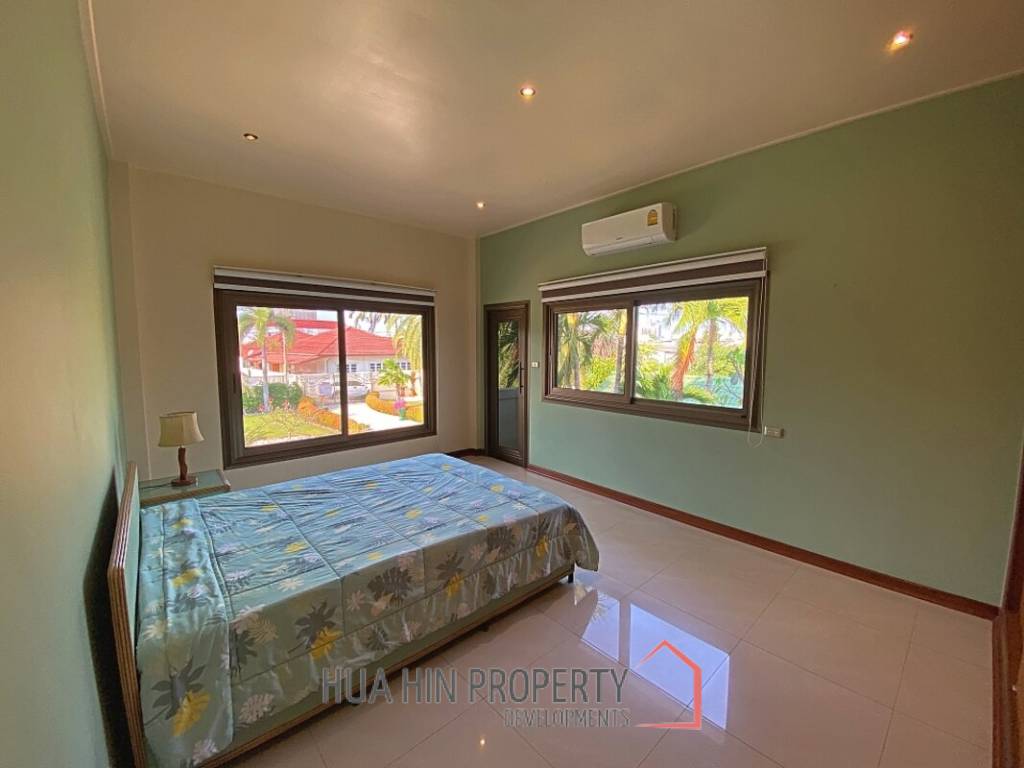 City Center 4 Bed Pool Villa on 1 Rai Land For Sale Hua Hin